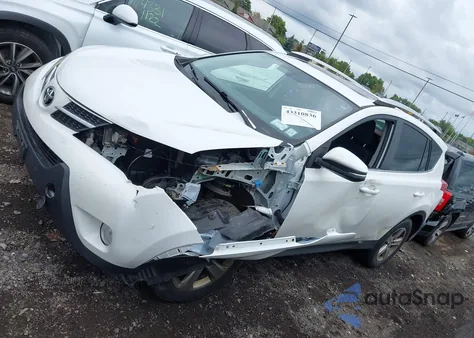 2015 Toyota Rav4 Xle z USA, uszkodzony, nr VIN JTMRFREV4FJ050305